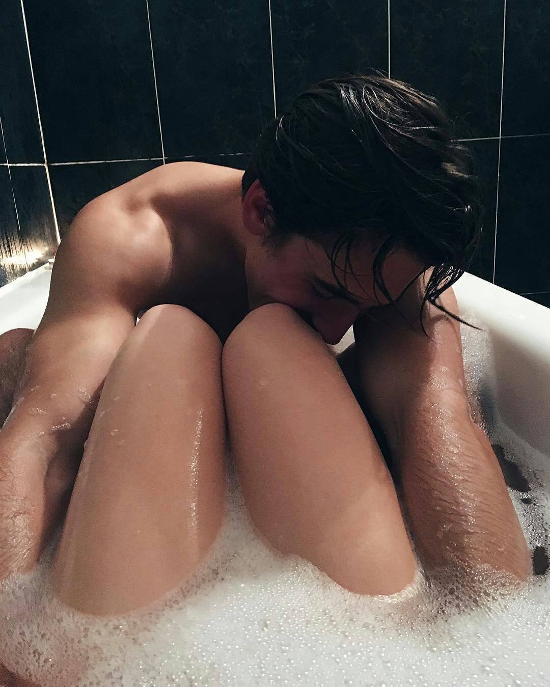 Ванна для двоих - порно фото
