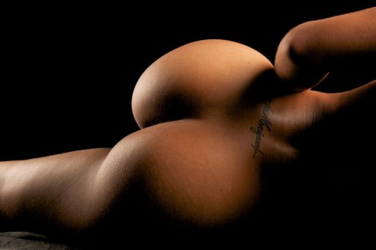 голые женские попы