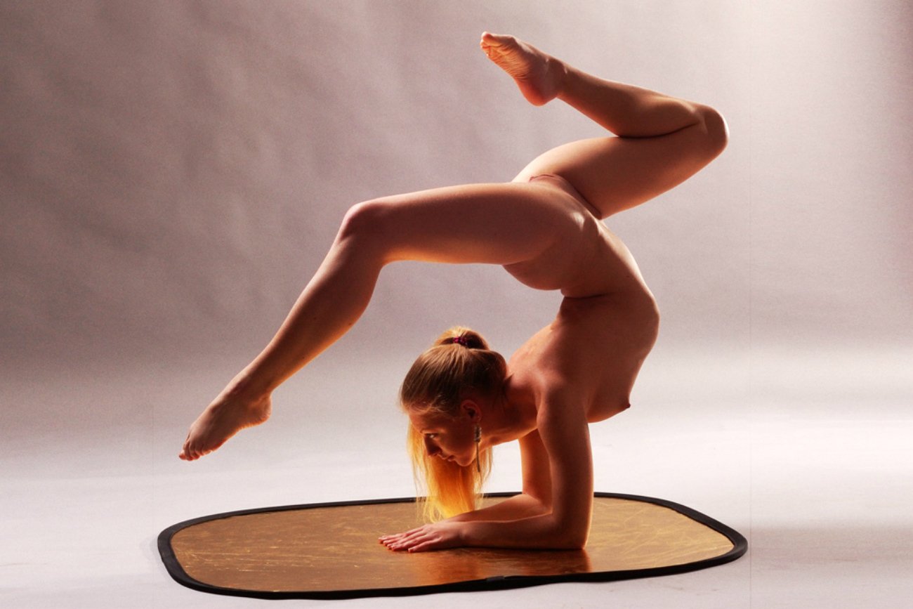 Nude yoga yogini.