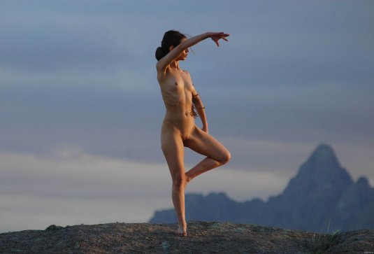 Голая танец