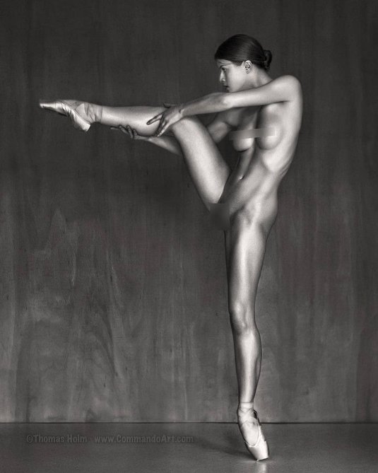 Балерина ню