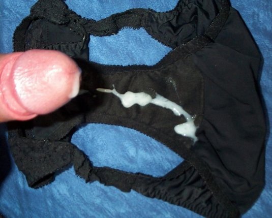 Сперма на женских трусах