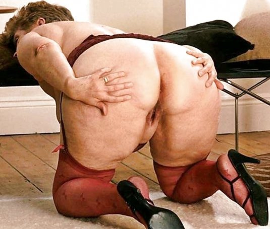 Жирные старухи с большими жопами.