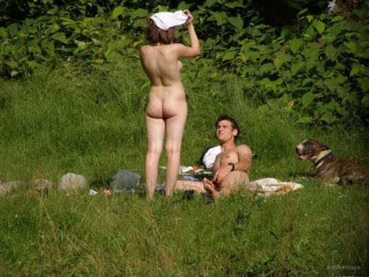 Отдыхаем на природе голышом