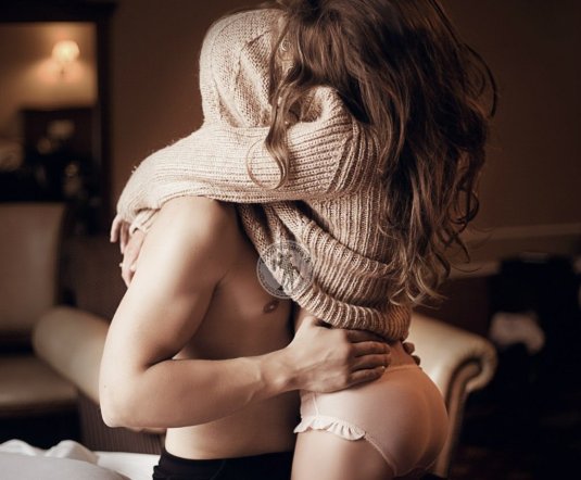 Объятия сзади