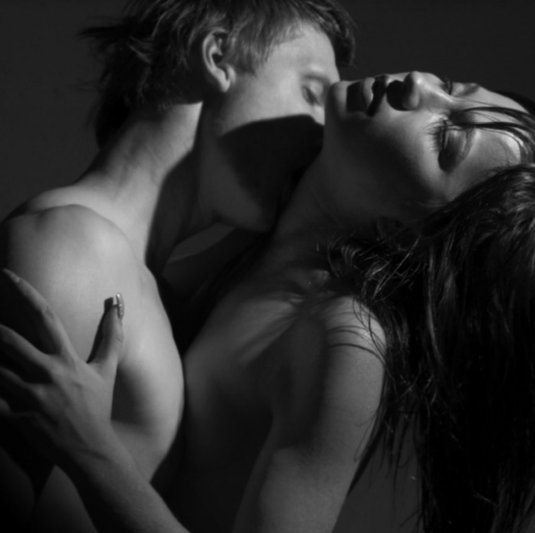 Страстная поцелуй