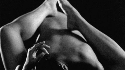 Красивые эротические объятия