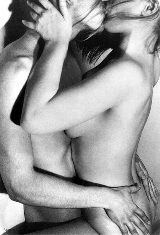 Страстный поцелуй