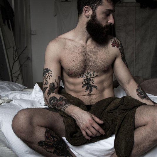 Голые бородатые мужчины