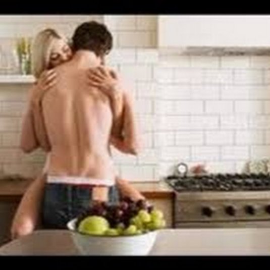 Секс на кухне