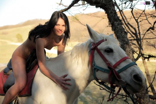 Фотосессия на лошади голой