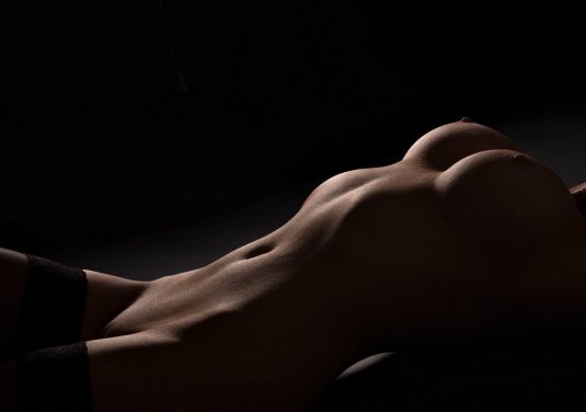 Красивое голое тело девушки