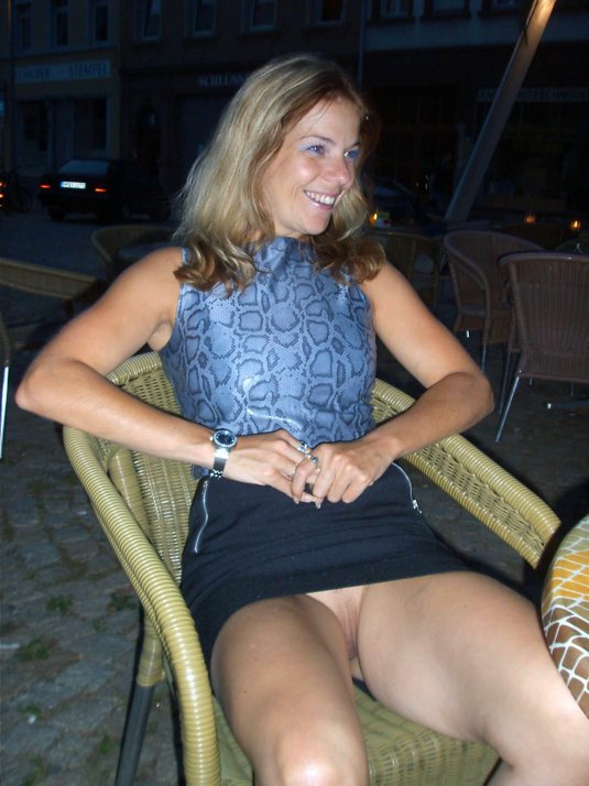 Жена засветилась без трусиков