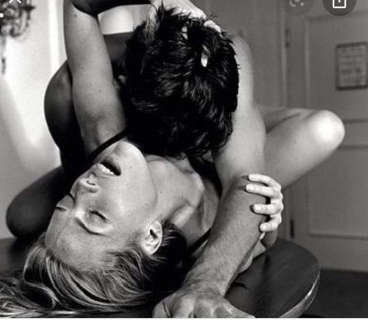 Эротические фото мужчина и женщина на столе