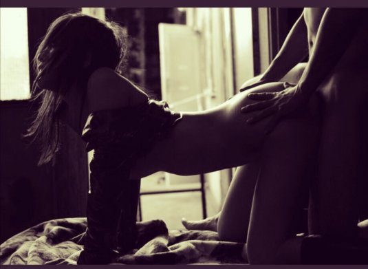 Рачком мужчина и женщина черно белое