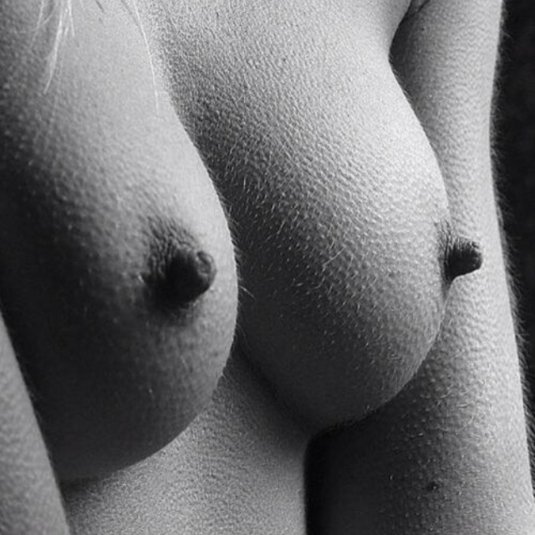 Груди женские обнаженные