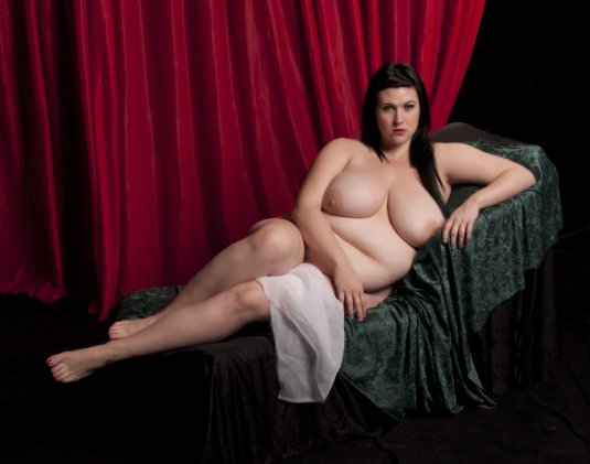 Модель плюс сайз Лондон Эндрюс