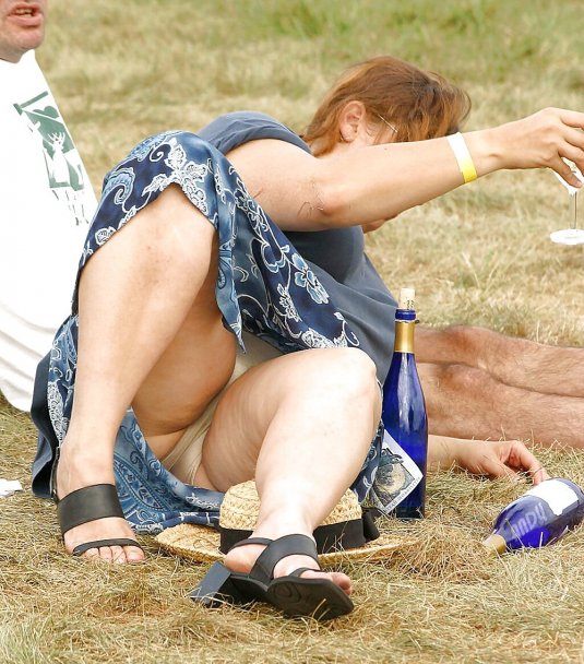 Зрелые подсмотренное без трусов