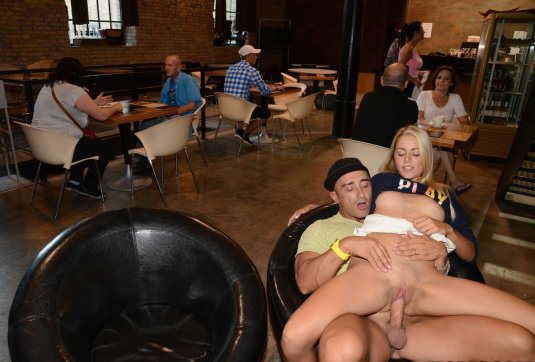 Сэкс в общественном месте