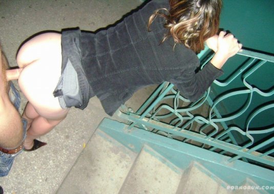 Выебал в подъезде частное