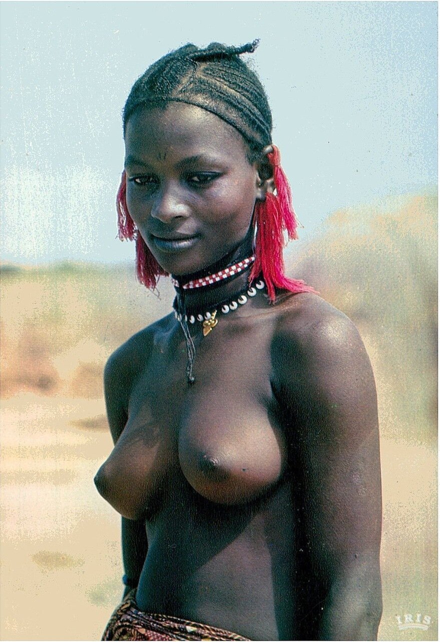 Деревенская африканка с огромными сиськами фото