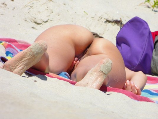 Зрелые девушки без трусиков