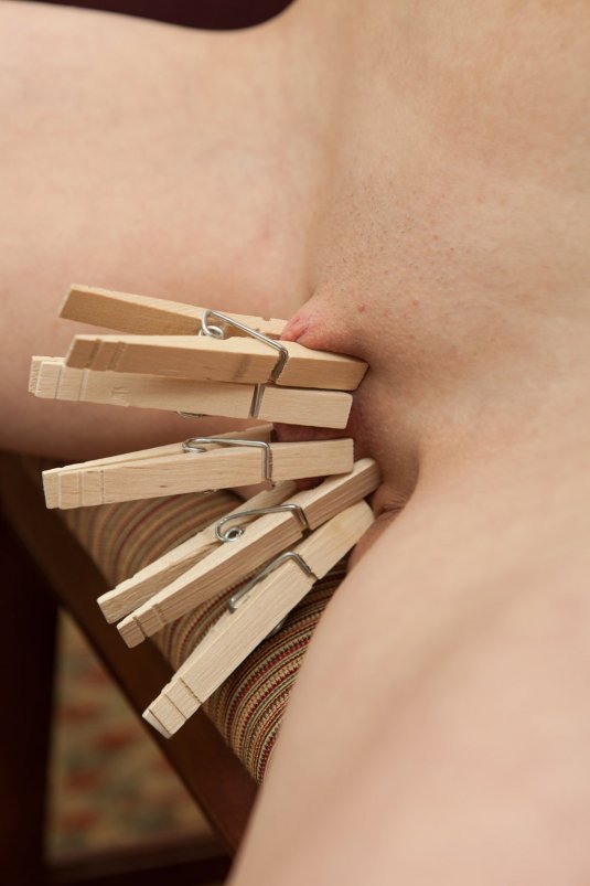 Бельевые прищепки на сосках