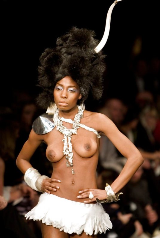 Вечерние платья с голыми сиськами