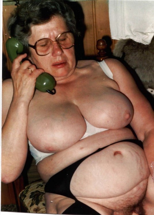 Голые старухи в соц сетях