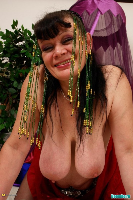 Цыганка с большими сиськами