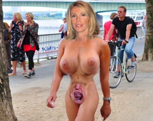 Голые сиськи на публике милфы