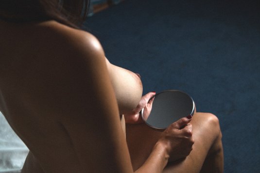 Хельга Ловкейти топлесс