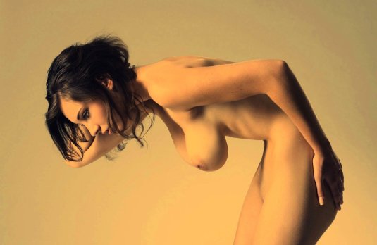 Блондинка с висячими сиськами