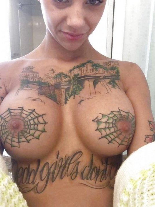 Тату девушки большие сиськи