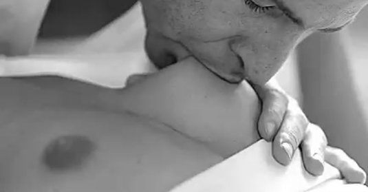 Возбуждающие поцелуи груди - порно видео на balagan-kzn.ru