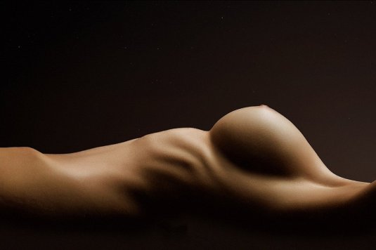 Красивые изгибы женского тела