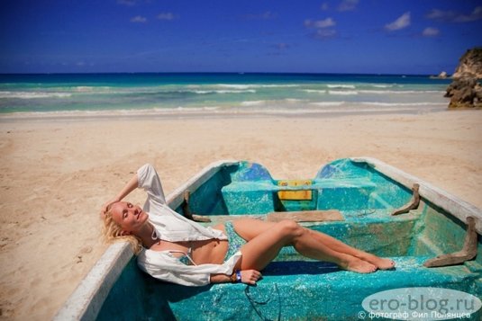 Катя Гордон в купальнике