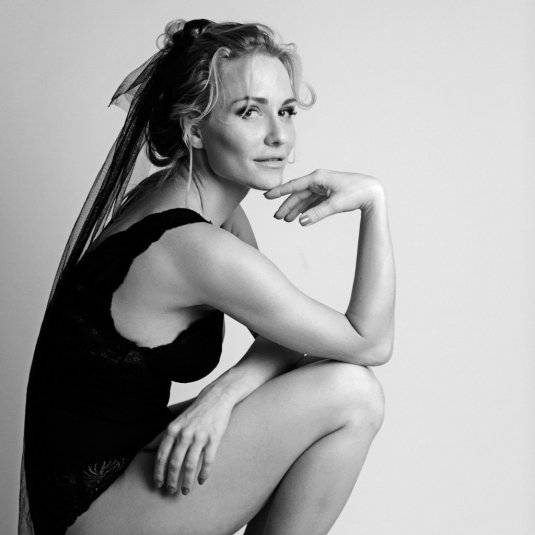 Катя Гордон в купальнике