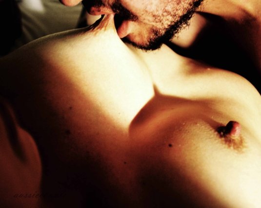 Эротические ласки груди