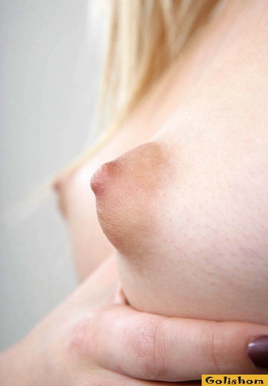 Маленькие груди с большими сосками