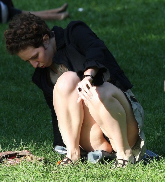 Жена без трусиков в машине