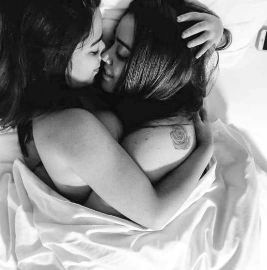 Луиза Гловер и Эмили Дин лесби