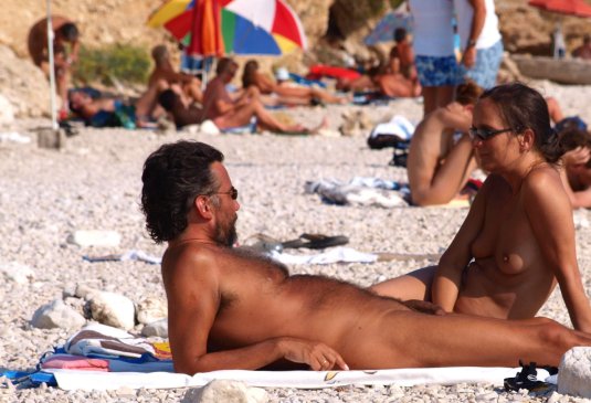 Групповая мастурбация на пляже