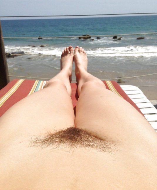 Волосатые на пляже частное