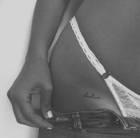 Тату около бикини
