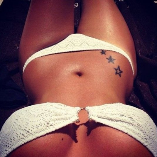 Тату снизу живота для девушки