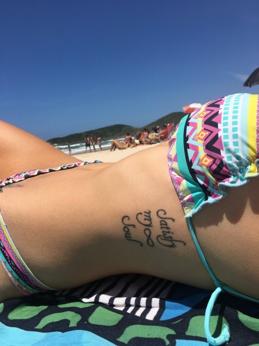 Незаметные тату для девушек