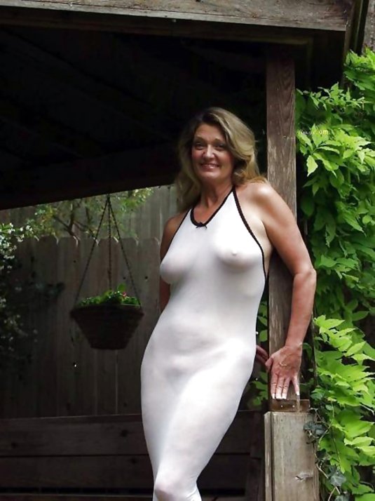 Голые дамы в прозрачных платьях