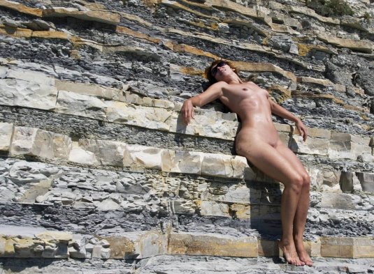 Голые загорелые женщины