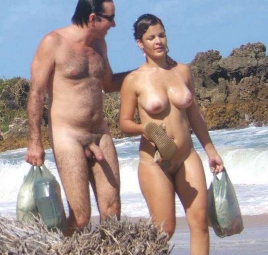 Голые пары на природе с эрекцией